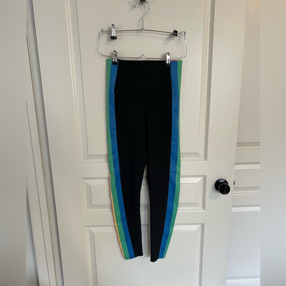 Beach Riot Black Rainbow Stripe High Rise Leggings Size M NWOT - Picture 2 of 6